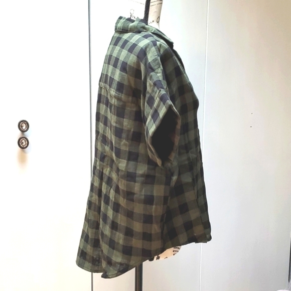 Womens Dark Green & Black Buffalo Check Button down top Sz.Medium - Picture 2 of 3